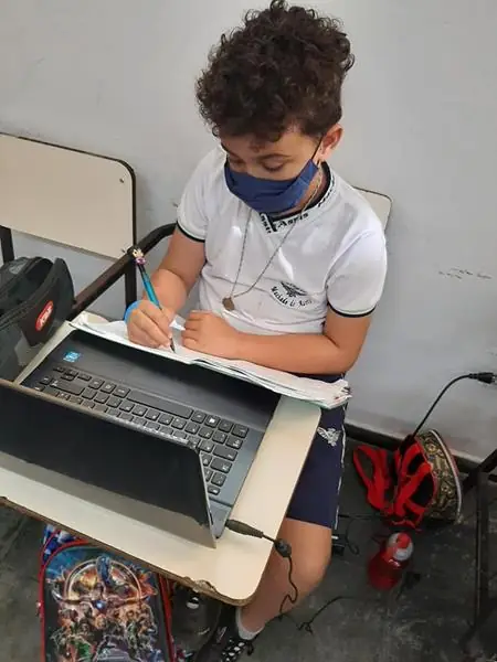 Alunos do 4° Ano – Pesquisa na aula de História – foto 2