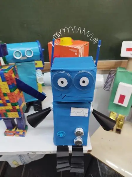 Alunos do 5º ano – Trabalhando sólidos geométricos – foto 1