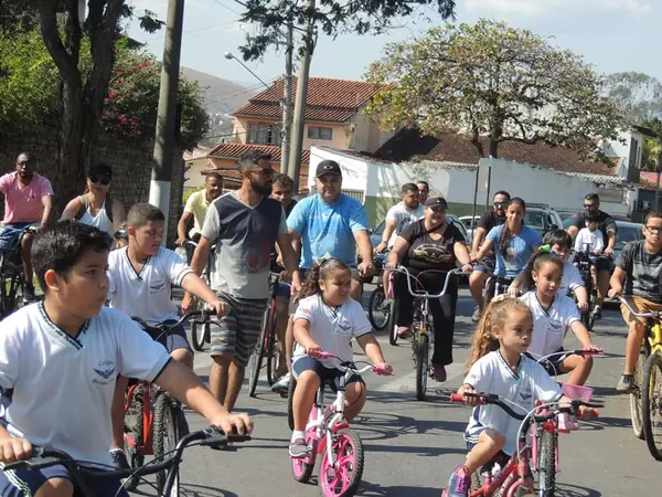 Passeio ciclístico em comemoração ao Dia dos Pais – Colégio Machado de Assis
